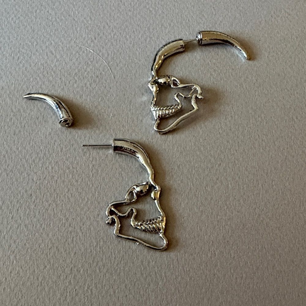 Sterling Silver Skull Earrings A1625 - Picture 3 of 3